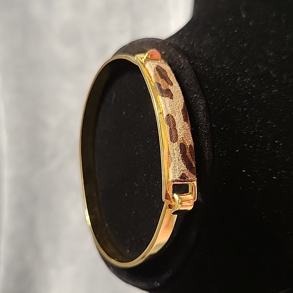 AV MAX cheeta print bracelet